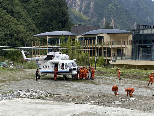 转运伤员.JPG