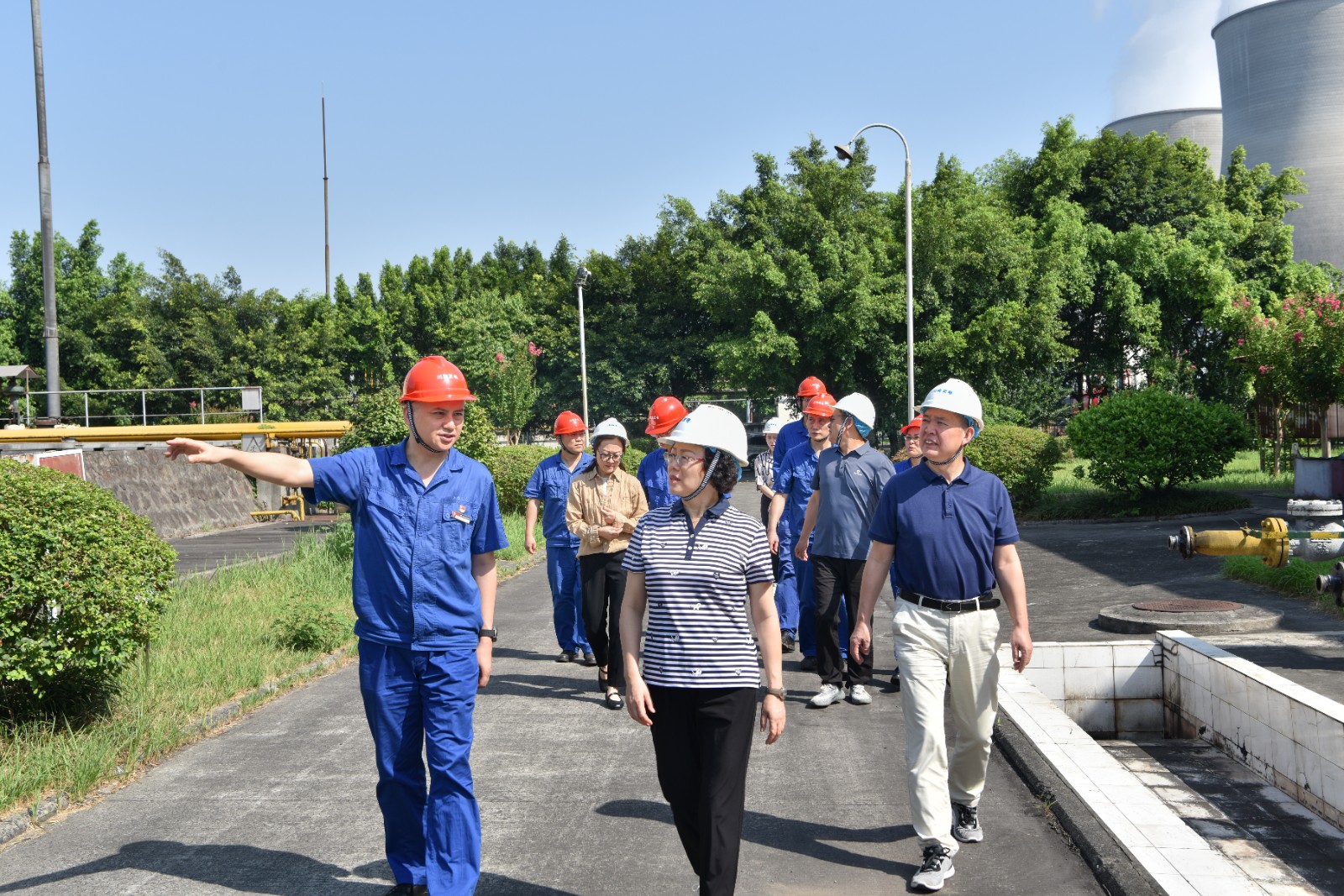 省国资委党委委员、副主任游代丽以“四不两直”方式到川南发电督导检查安全生产工作