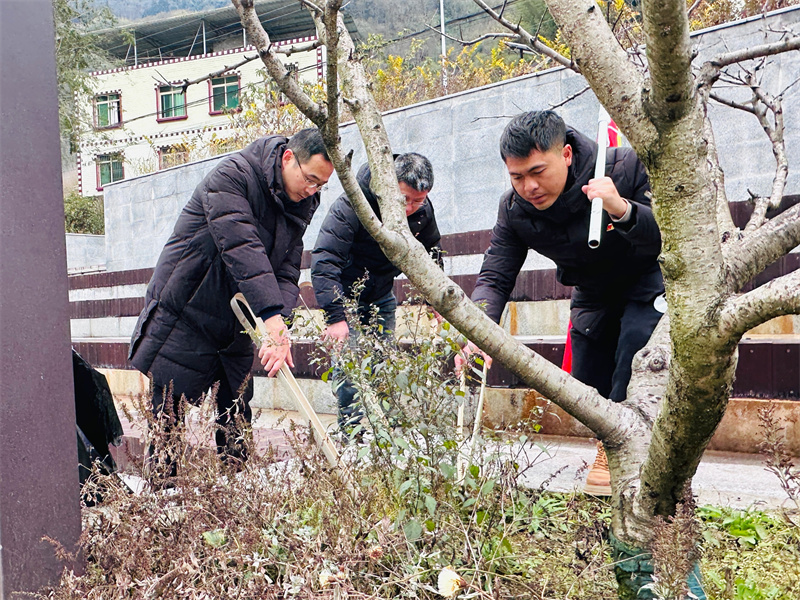 旅游公司党支部与草科乡机关党支部联合开展联建主题党日活动--图4.jpg 旅游公司党支部与草科乡机关党支部联合开展联建主题党日活动--图4.jpg